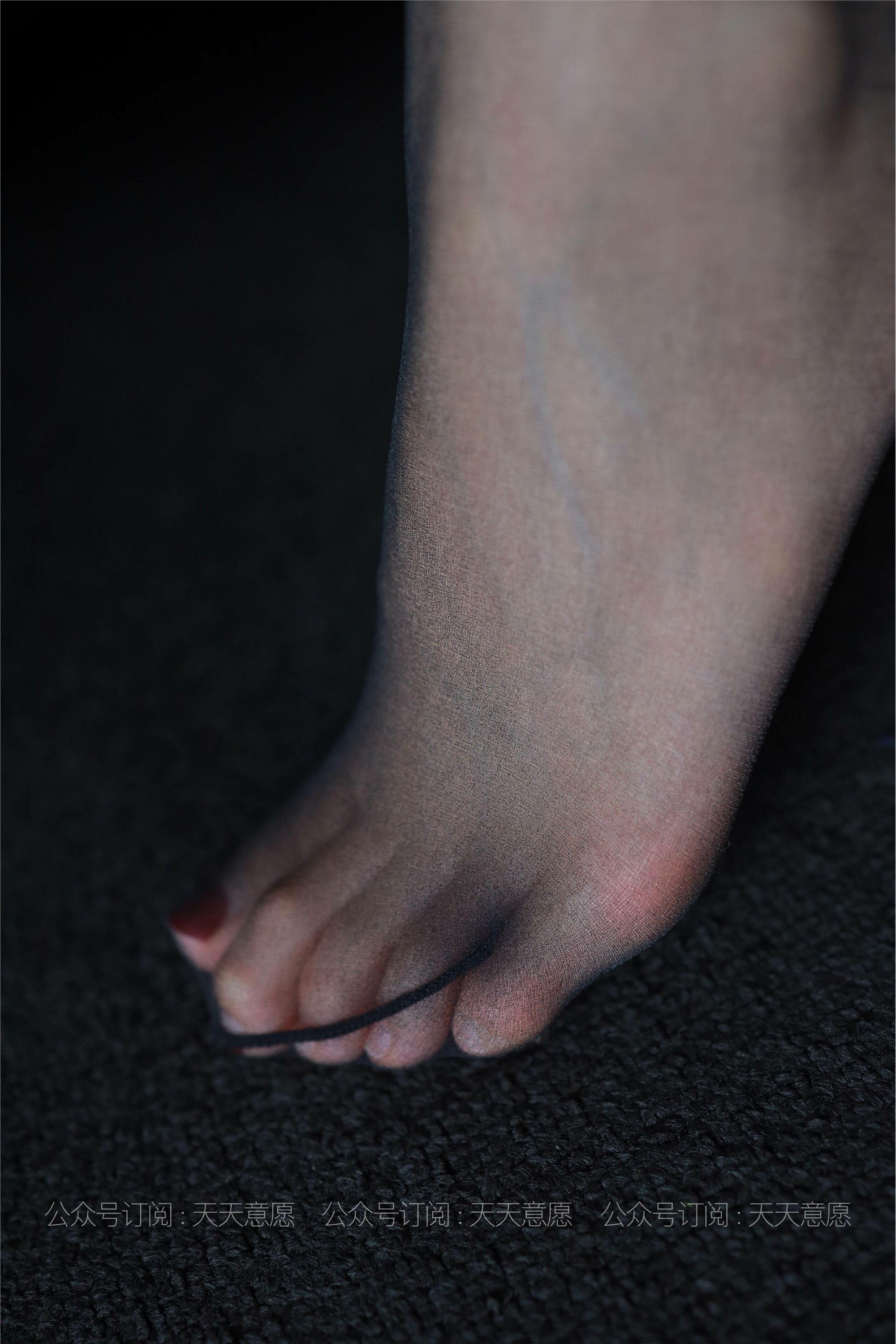 IESS异思趣向 - 模特：羽西《沙发上的黑丝》